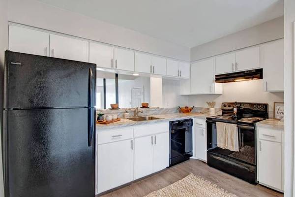 $950 / 1br - 700ft2 - Heat, Ceiling Fans, Close to laundry room (8225 Calmont Ave, Fort Worth, TX)63622616040195123