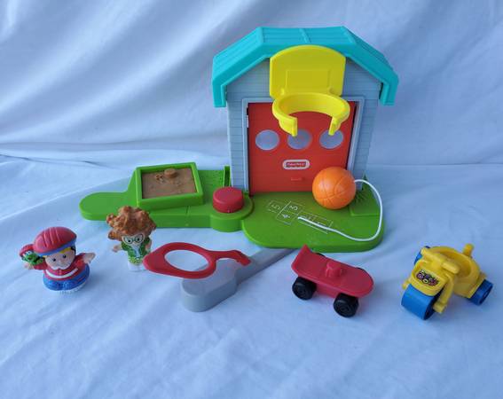 Fisher Price Pequeña Gente Garaje Juego de Actividad de Baloncesto - $22 (Tacoma)63439403627779121