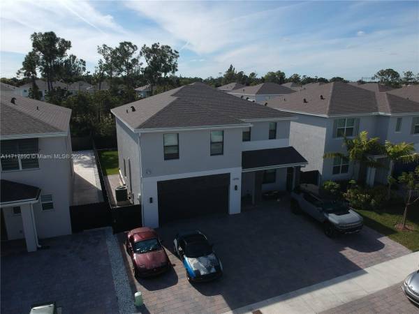 $3,300 / 4br - House for rent 4/3 no hoa! (Homestead)64001846321666120