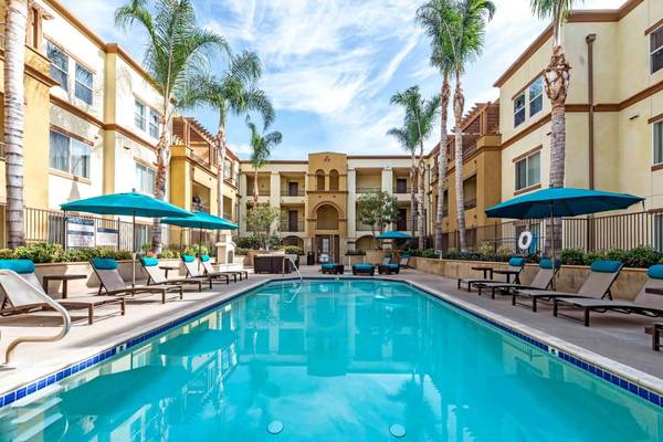 $2,929 / 2br - 1083ft2 - Microwave, Window Coverings, Refrigerator (9733 Topanga Canyon Blvd, Los Angeles, CA)63876594036609120