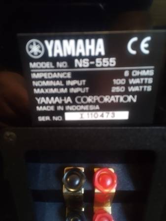 Altavoces Yamaha NS-555 de torre, 250 vatios, grietas en la espuma del rango medio - $120 (Ariton)63442429628673123