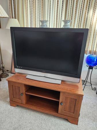 TV Stand with Vizio 42" TV 1