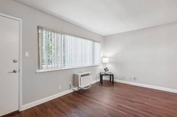 2/BD, Microwave, W/D Hookup 1