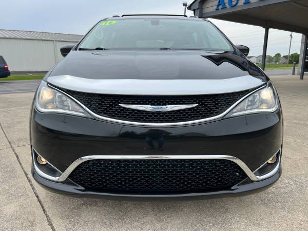 2018 CHRY PACIFICA TOURING-L 1-OWNER AND PERFECT CARFAX - $17,900 (GREENFIELD)63622014298499121