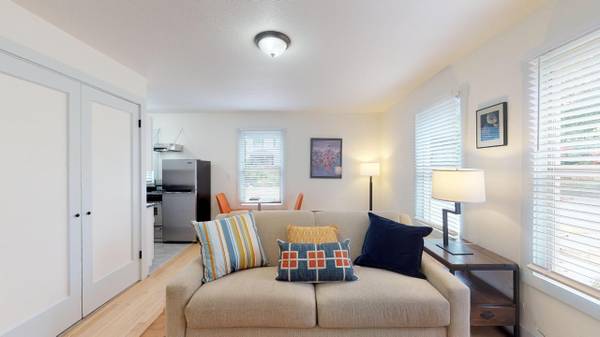 $1,225 Estudio acogedor con esquina! ¡Obtén un mes de alquiler gratis! (Tacoma)63850755290753120