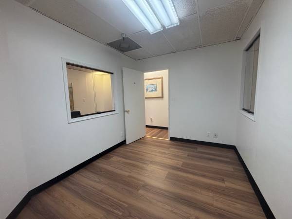 $650 One Small Office/Free Month/Waiting Area (Mission Valley)63932990947842123