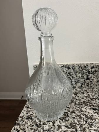 Glass decanter 1