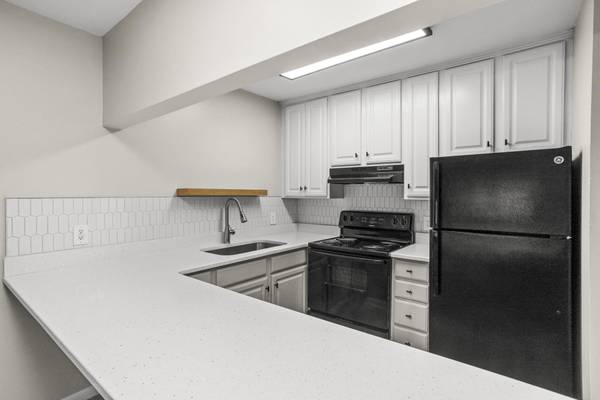 $1,249 / 1hab - 650 pies² - 1 habitación 1 baño renovado cerca de Belmont Blvd - ¡Tarifas reducidas y 1 mes de alquiler gratis! (Belmont Blvd/Gale Lane)63673250571011120