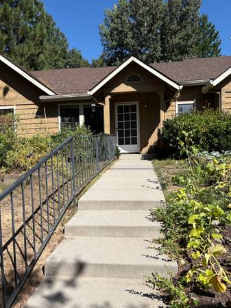 $1,800 / 2br - 900ft2 - Apartment for rent (Mt. Shasta)63678184735747121