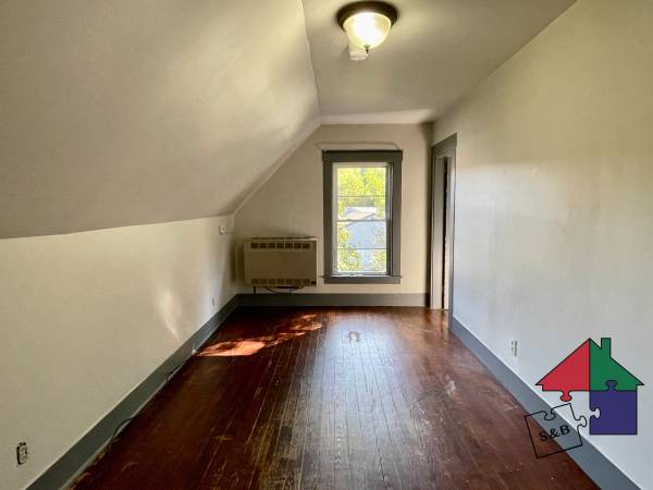 $1,400 / 2br - Top Floor Living in Montpelier - Spacious 2 BR - Heat Included! (Montpelier)63784684616449124