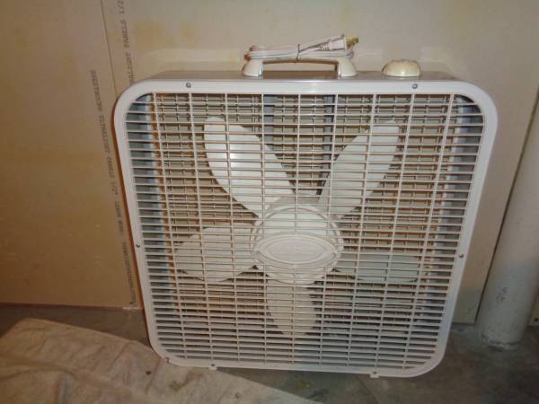 Lasko Weathershield 22" Fan 1