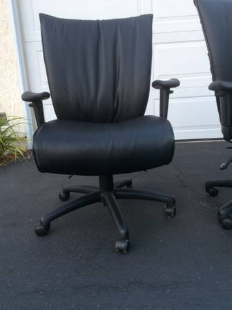 4 COMFORTABLE ELEGANT EXECUTIVE CHAIRS 1