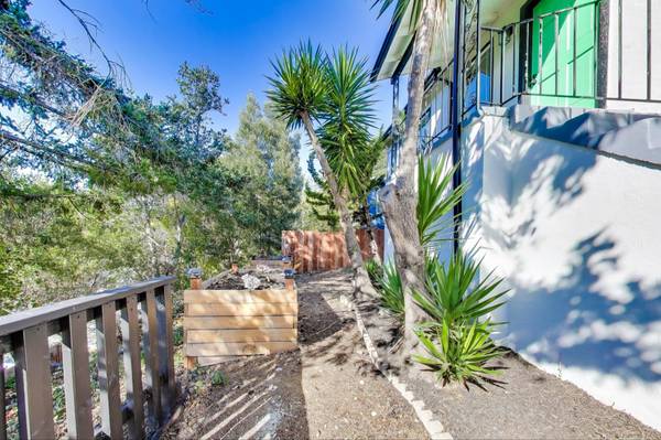 $4,400 / 2200ft2 - 4 Bedrooms and 3 Full Baths with over 2150 sq feet remodeled (oakland hills / mills)64151614117635121