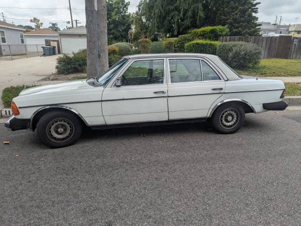 Clásico diésel Mercedes 300D de 1980 - $4,000 (Los Ángeles)63436936160897123