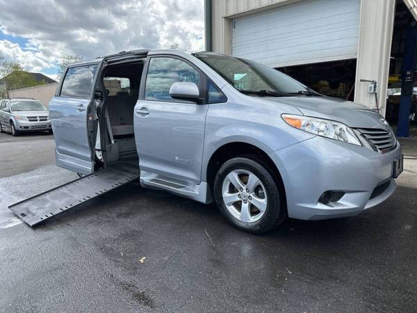 2016 TOYOTA SIENNA WHEELCHAIR VAN BRAUNABILITY RAMP LOW MILES - $53,999 (Seekonk MA , Platinum BraunAbility Dealer)63469621491841124