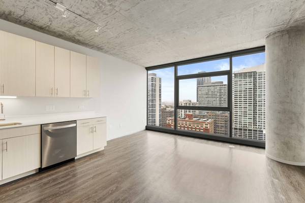 $1,807 Modern Studio Apartment (South Loop)63918292883586120