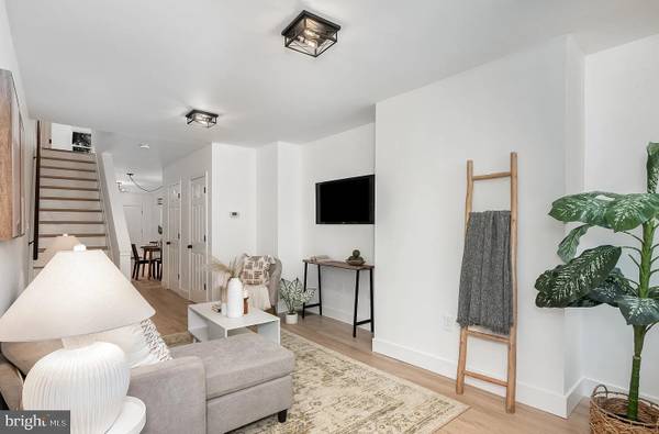 $775 / 260ft2 - Furnished Rooms in a Spacious House at 115 S. Regester St. (Upper Fells Point)63694964961665123