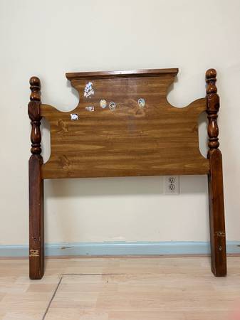 Free twin size headboard 1
