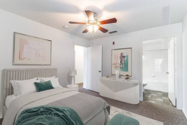 $1,405 / 2br - 1086ft2 - Beautifully Upgraded Homes, Call for Details (Melbourne)63823722491523123
