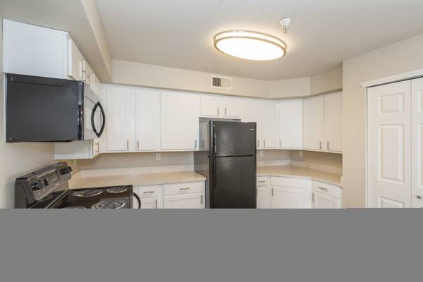 $1,620 / 2br - 1043ft2 - Amplio y espacioso apartamento de 2 habitaciones y 2 baños en la primera planta (Cimmaron Hills)63686815079169124