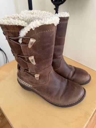 UGG Boots - Leather sheepskin - Excellent Condition - Size 7 1