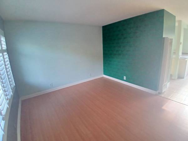 $1,300 / 2br - 664ft2 - Off st townhouse w/ small yard in 3 unit bldg (Santa Cruz)63873333187841123