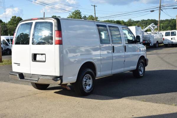 Furgón Chevrolet Express 2500 de carga 2016 con 1WT - $15,995 (Manassas)63616569749505123