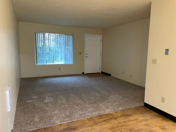 $1,899 / 3br - 906ft2 - ¡No te lo Pierdas, Muda Hoy! | Dúplex de 3 Habitaciones | Agua/Basura Pagados (Portland / Mt. Scott)63831608718339124