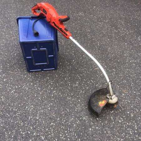 Black and Decker Grass Hog XP String Grass Trimmer Easy Twist for Edging - $30 (Concord)63471346748929123