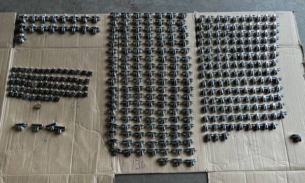 Glass shelf brackets chrome 366 pieces 1