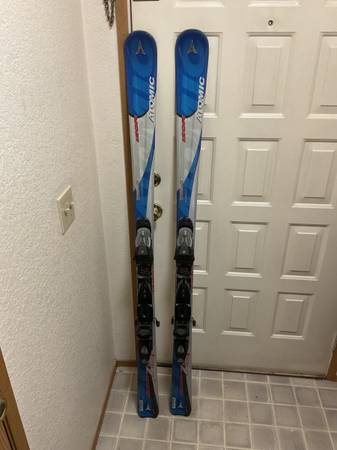 Atomic Izor 159 skis with bindings 1