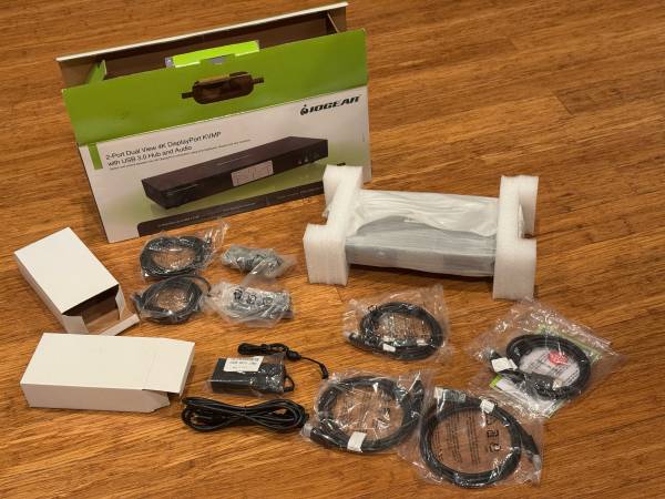 IOGEAR KVMP Switch Box 2 Port GCS1942 Dual Monitor 4k DisplayPort w/ USB 3 Hub 1