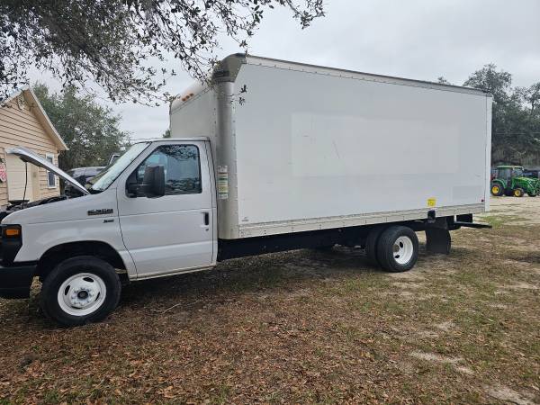 2016 Ford E350 - Photo 9