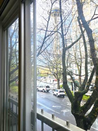 $1,095 Cozy Studio For Six Months (Belltown)63890096346627124