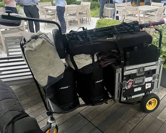 Event DJ needs part time roadie 1