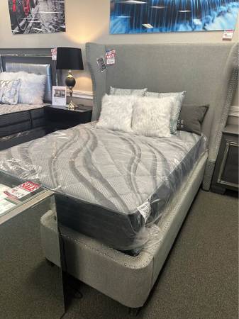 new in box king size bed frame 1