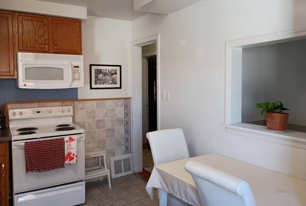$1,400 / 2br - 800ft2 - 2 Bedroom/1 Bath Brick Ranch (Roseville)63926727330946122
