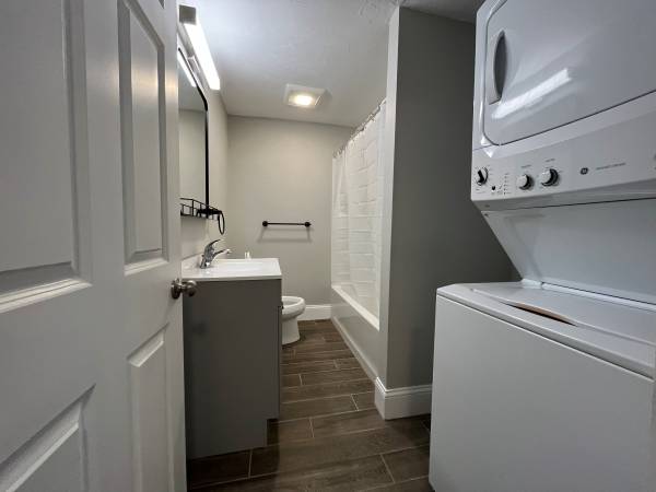 $800 / 2br - 1000ft2 - Beautifully remodeled 2 Bedroom, fully furnished (Woburn)64213538171265123