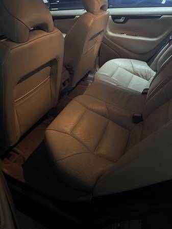 2004 Volvo S60 2.5T - $2.000 (Glendale)63470041729921122