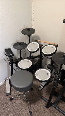 Roland TD1 Electric Kit with Everything Included 1