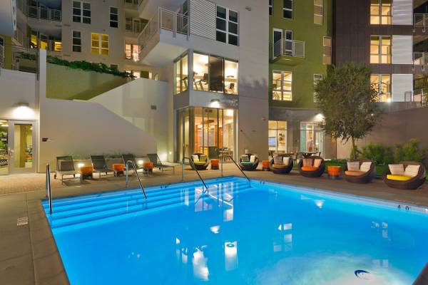 $2,609 / 1br - 803ft2 - 1Bed/1Bath Downtown - Walk in Closet - Parking Included! (East Village / Downtown / San Diego)63663871601537121