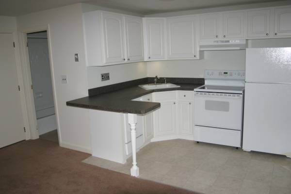 $1,850 / 1br - 500ft2 - Top Floor 1 BD Peabody, section 8 accepted, storage, heat, laundry (Peabody)63699256542977120