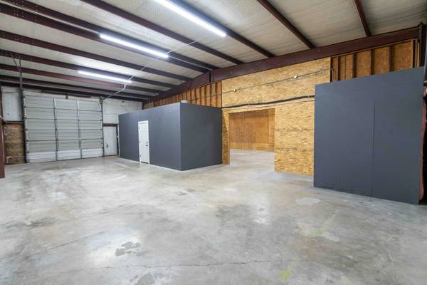 $1,950 / 2500ft2 - 2,500 SQ FT Warehouse Space Available at Meyers Industrial Park (Sherman)64213530504577123
