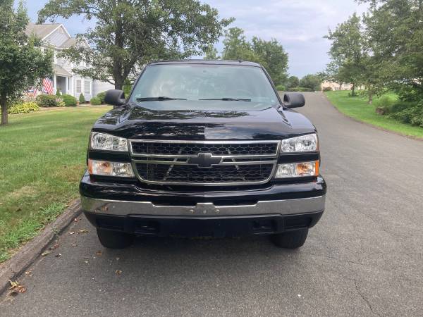 2006 Chevy Silverado 5.3 v8 4x4 - $10,800 (Trumbull)63473263470467122