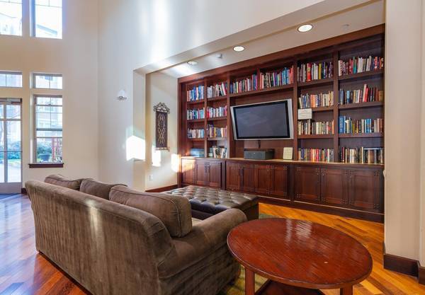 $2,295 / 1br - 632ft2 - Wow-Look at this BEAUTIFUL property for SENIORS 55+  Special Price! (san bruno)63682832396801120