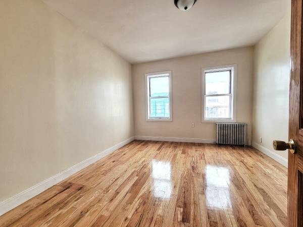 $3,150 / 2br - NICE SPACIOUS! Heart Of Bushwick! Right By The Subway! Renovated!63816654021763123