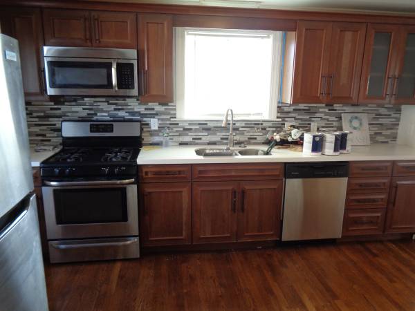 $3,500 / 3br - 1600ft2 - Single family Colonial with ALL the Trimmings // Fab design & updates (Watertown)63996407716355120