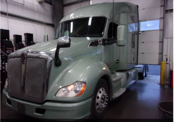 CDL LONG HAUL DRIVER .55 CPM CA TO TX  10 SPEED MANUAL T680 1