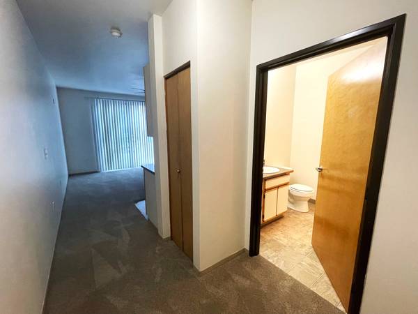 $1,050 / 392ft2 - Convenient Location, W/S/G included (Downtown Portland)63831753286657121