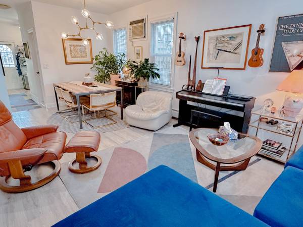 Spacious Duplex Available For Winter Sublet 1